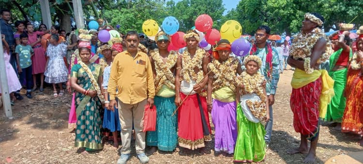 भगतियों ने बरसाये आस्था के फूल