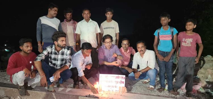 जमींदोज हुए पिता-पुत्र को दी गयी श्रद्धांजलि