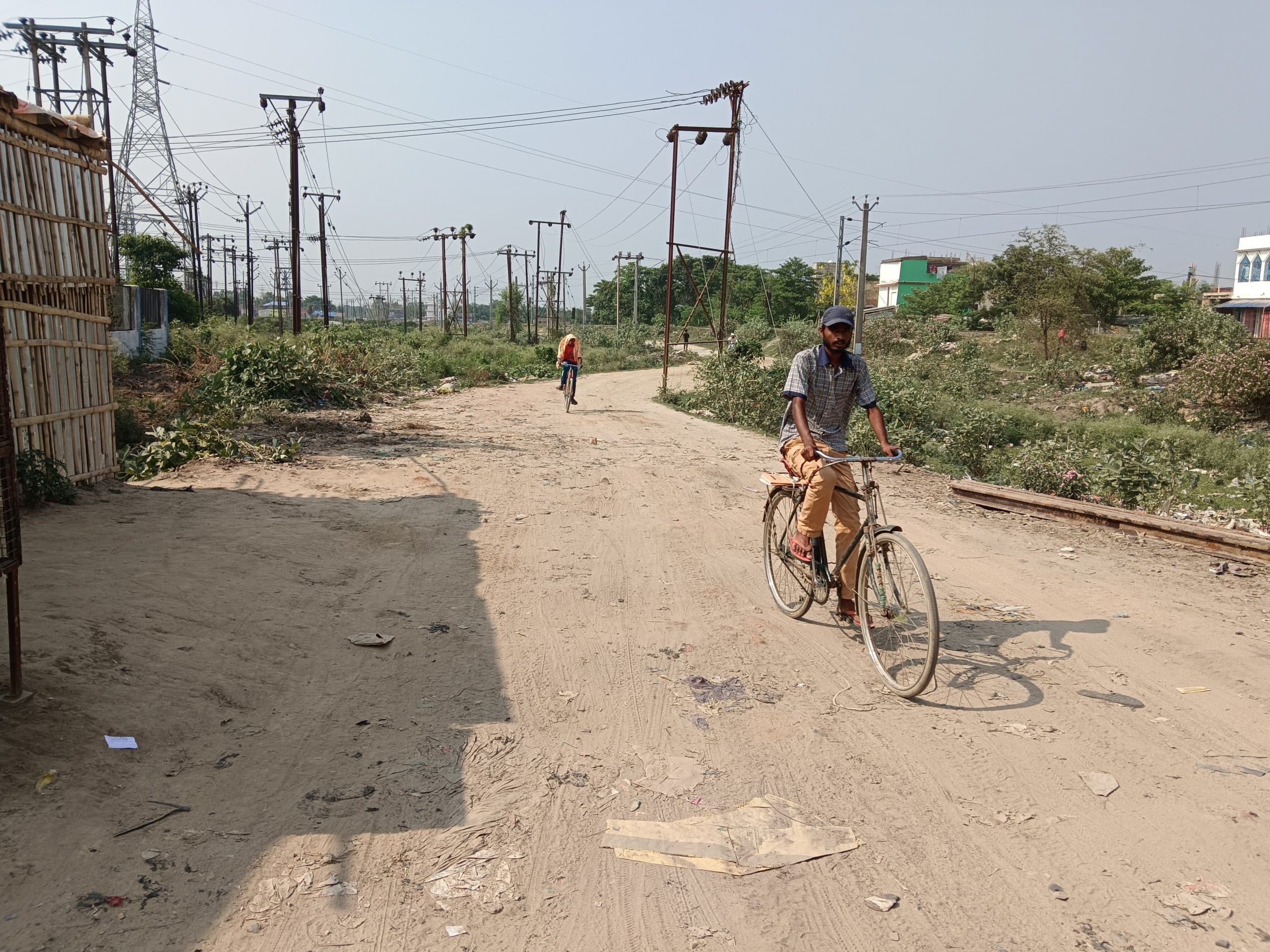 यह कैसा शहर, पगडंडी होकर करनी पड़ती है आवाजाही