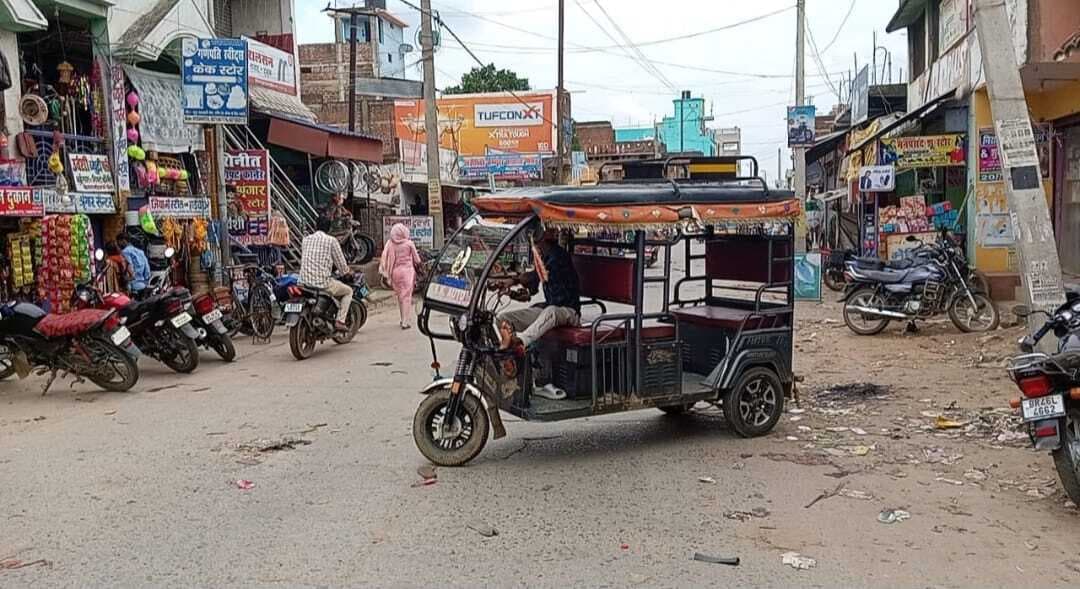 गिद्धौर प्रखंड में नाबालिग चला रहे ट्रैक्टर व टोटो