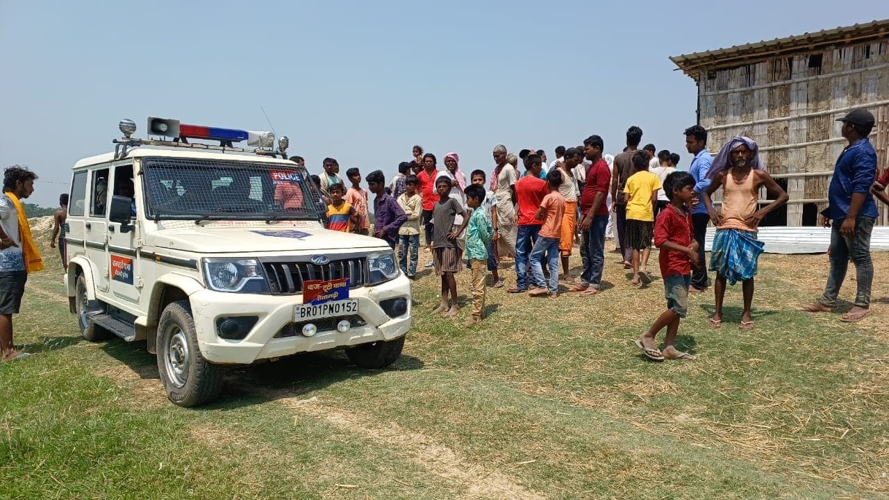 बाजपट्टी में करीब 30 वर्षीय युवक का शव मिला