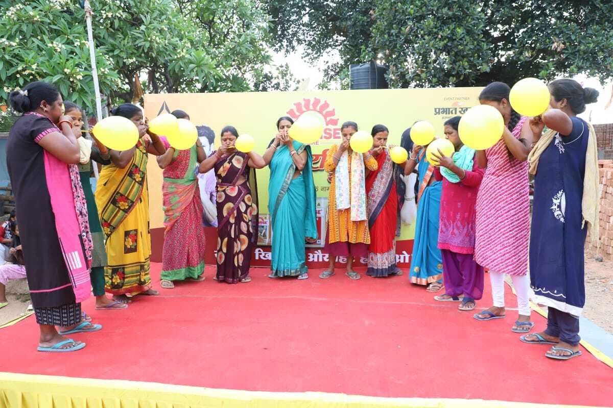 मेरी चौखट पे चलके आज चारों धाम आये हैं...