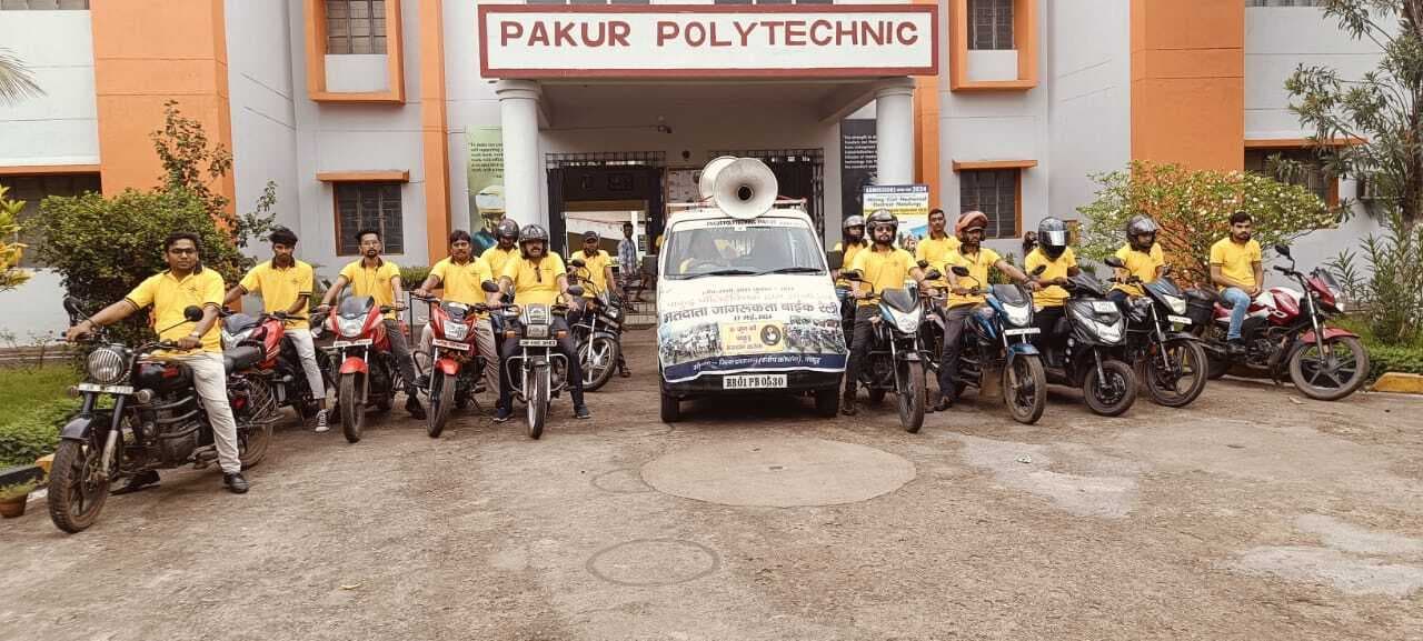 पॉलिटेक्निक के विद्यार्थियों ने लोगों से की मतदान करने की अपील