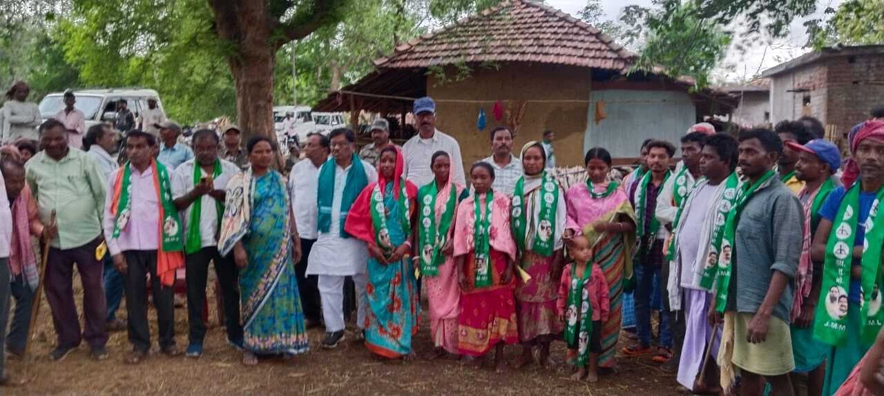 महेशपुर विधायक ने इंडी गठबंधन प्रत्याशी के पक्ष में मांगे वोट