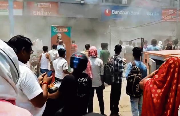 बंधन बैंक में शॉर्ट सर्किट से लगी आग, कई उपकरण जले