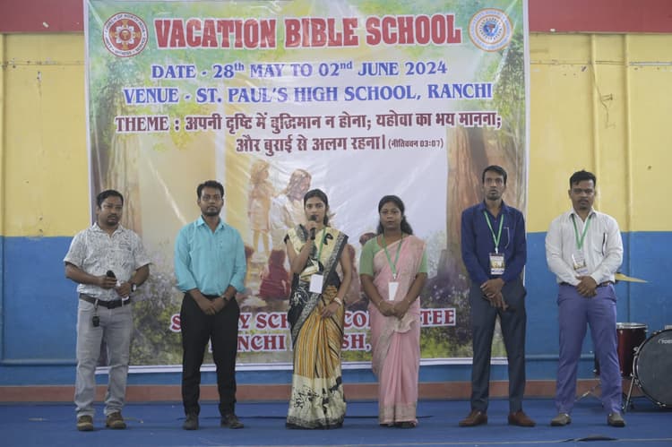 परमेश्वर के जीवित वचनों का पालन किया करें, तभी उनका अनुग्रह पायेंगे