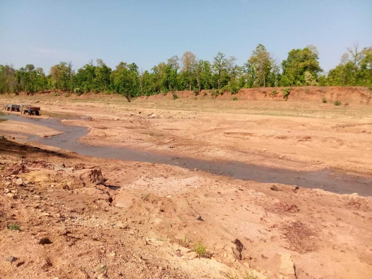 बालू उठाव से नदियों का मिट रहा अस्तित्व