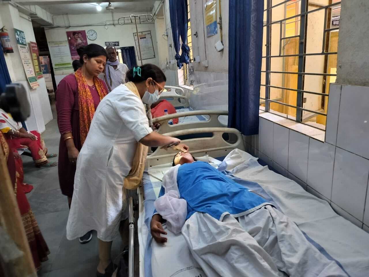 गर्मी के कारण लगातार तीन दिनों से बीमार पड़ रही हैं प्रोजेक्ट स्कूल की छात्राएं