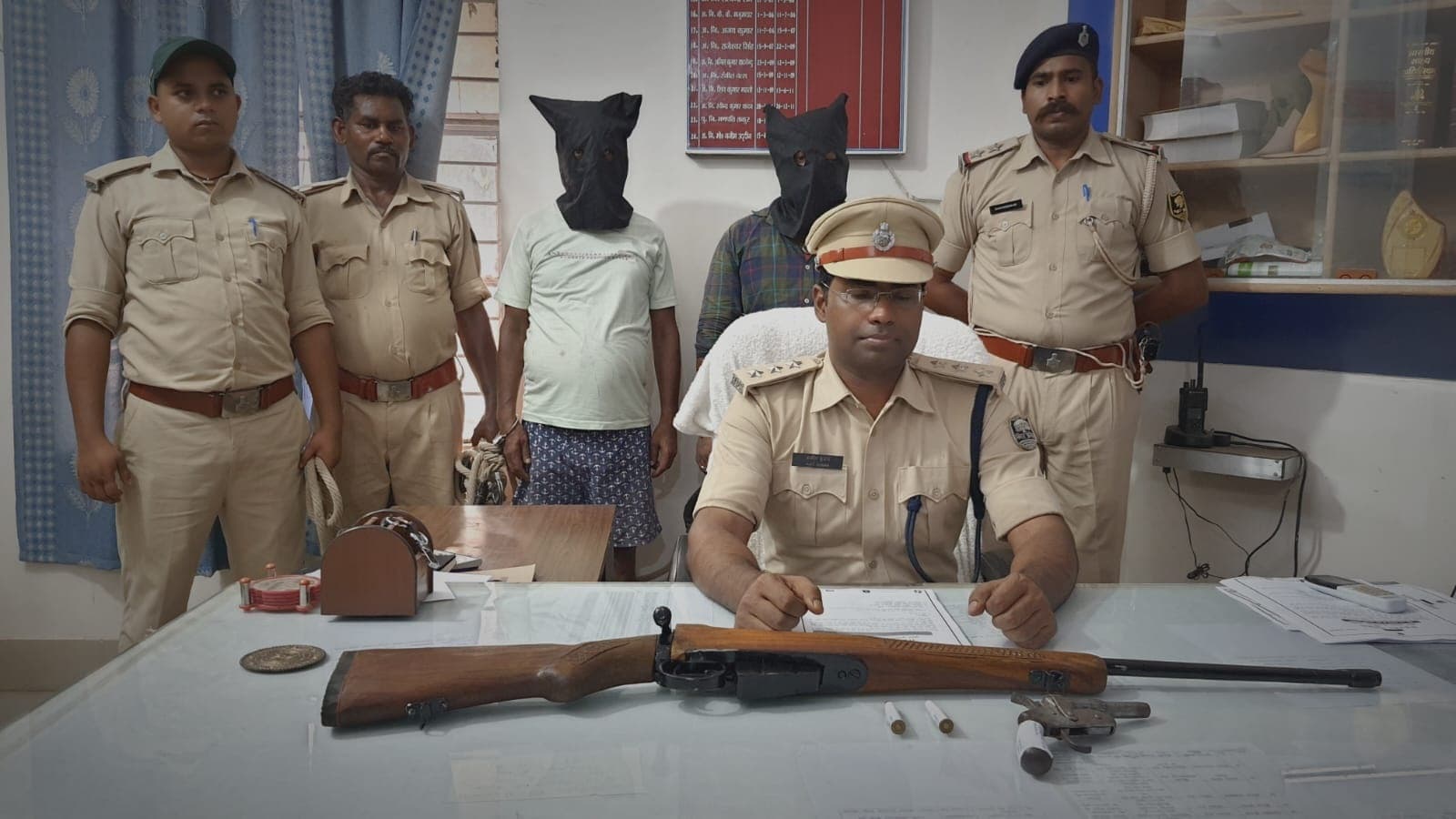 घर में करता था अवैध हथियार का कारोबार, गिरफ्तार