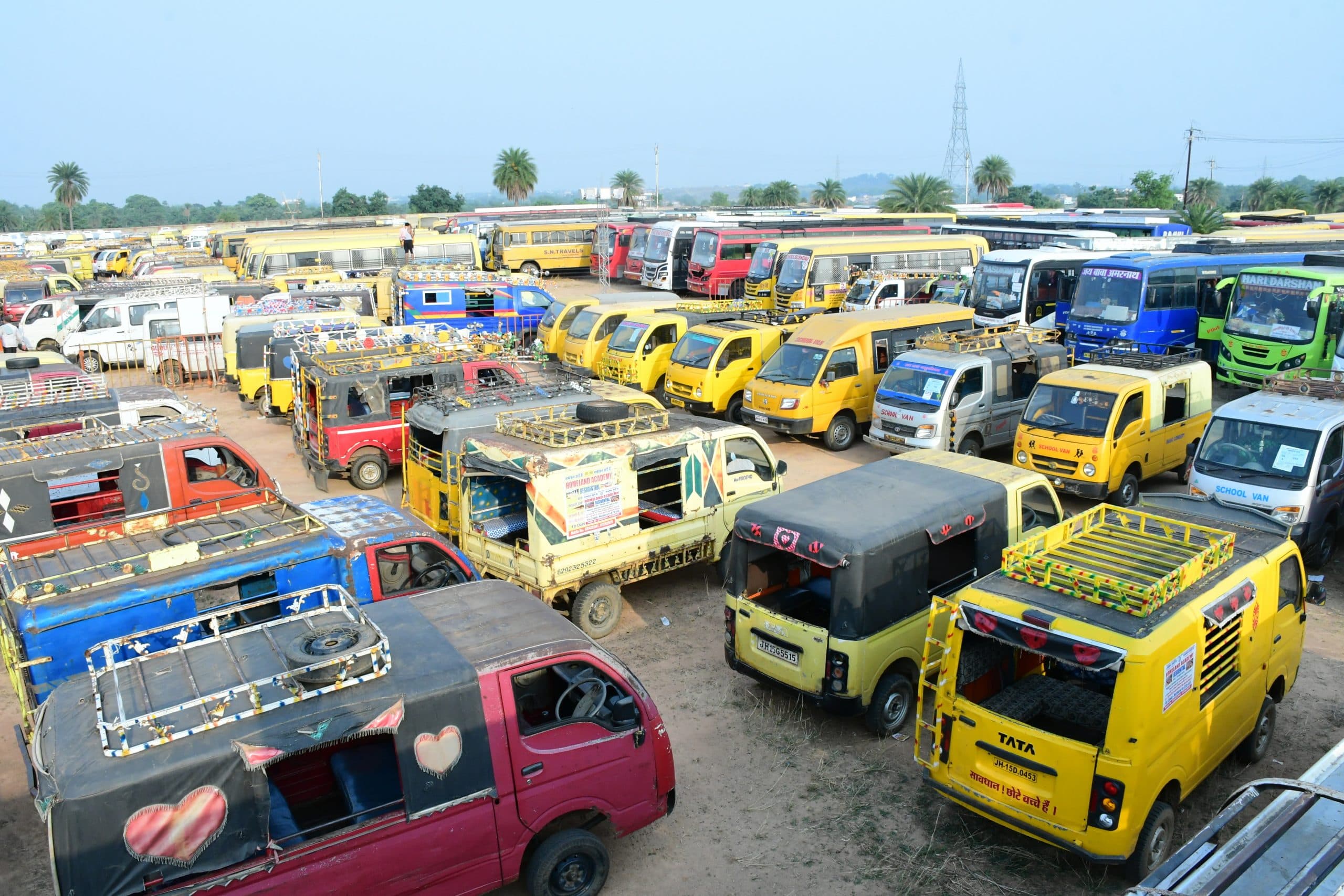 कुमैठा में 900 से अधिक वाहन पहुंचे, टैगिंग तथा चालकों को एडवांस देने का काम पूरा