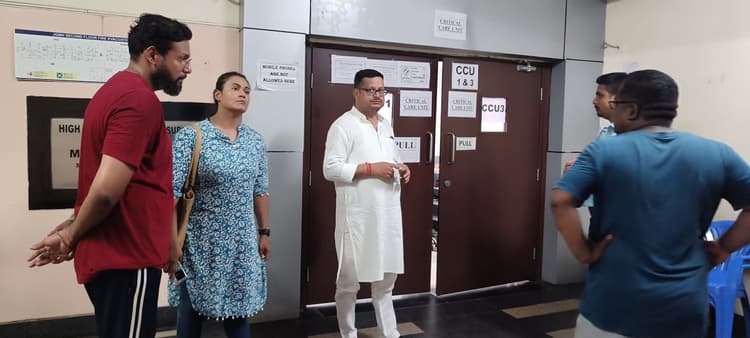 सड़क हादसा में घायल एमजीएम अस्पताल की क्लर्क की मौत