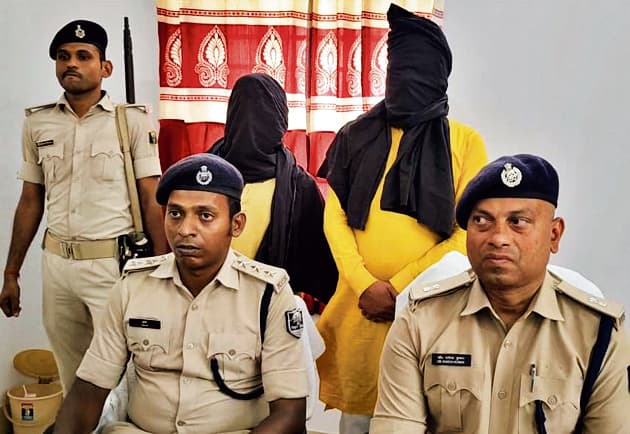 सोशल मीडिया पर उन्माद फैलाने के आरोप में दो गिरफ्तार