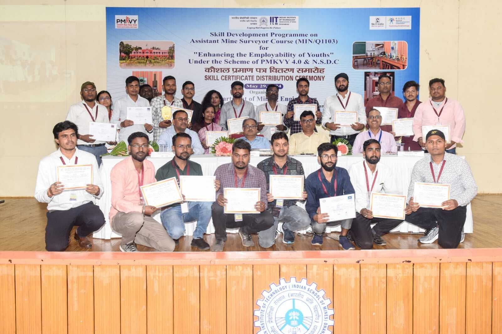 सहायक खान सर्वेक्षक का प्रशिक्षण लेने वाले 66 अभ्यर्थियों को मिला प्रमाण पत्र