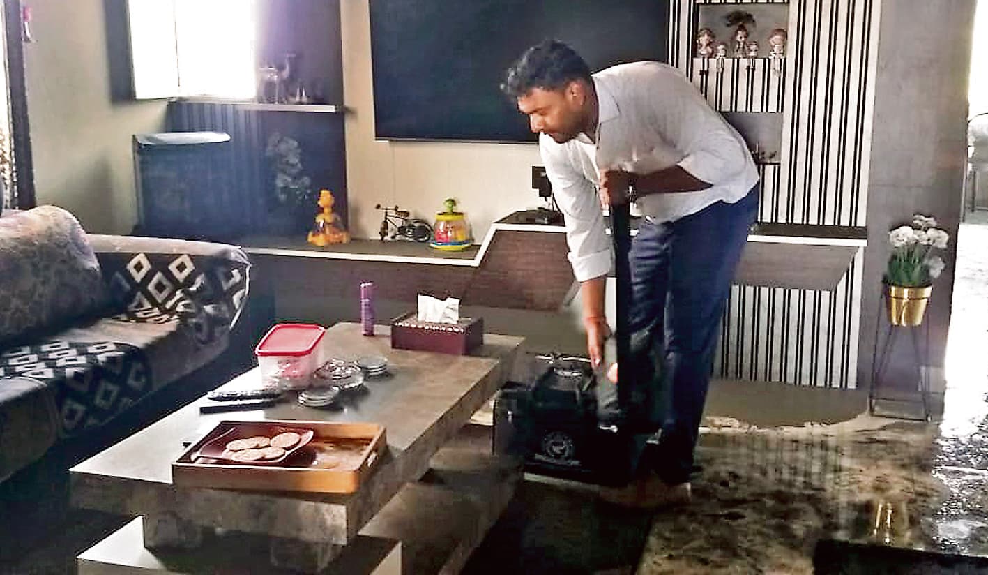 रामगढ़ में दिनदहाड़े महिला की हत्या, जांच में जुटी पुलिस