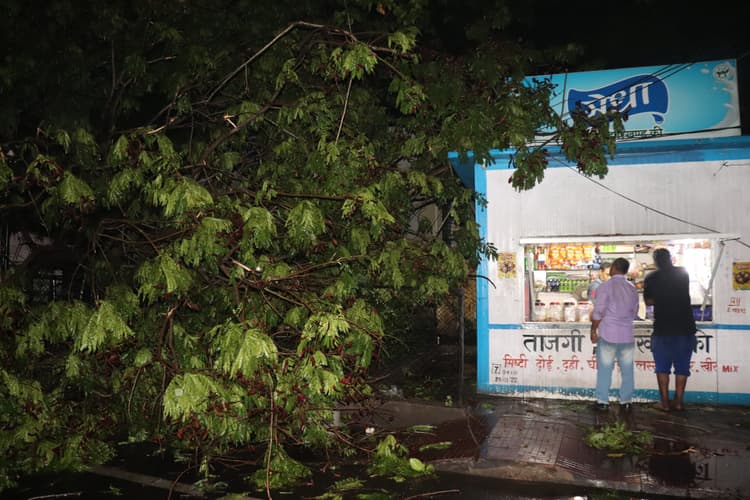 दिन में पारा 42 पार, गर्मी ने झुलसाया, तो बिजली ने तड़पाया, रात में आंधी-बारिश से राहत