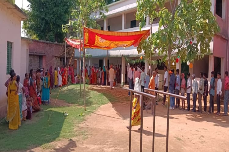 रांची लोकसभा चुनाव 2024: ईचागढ़ विधानसभा क्षेत्र में भीषण गर्मी पर भारी पड़ा वोटरों का उत्साह, 75.96 फीसदी वोटिंग