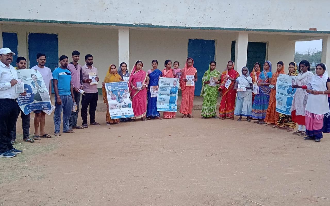 झारखंड के एक गांव में लोकतंत्र की लहर, रोजी की चिंता पर भारी मतदान का उत्साह