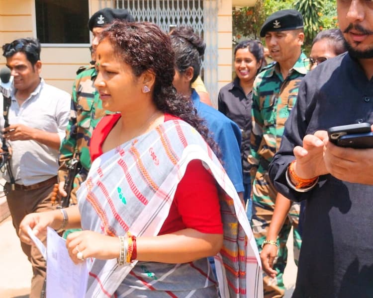 Kalpana Soren: देश की तस्वीर और तकदीर बदलने के लिए करें मतदान, रांची में वोट करने के बाद बोलीं हेमंत सोरेन की पत्नी