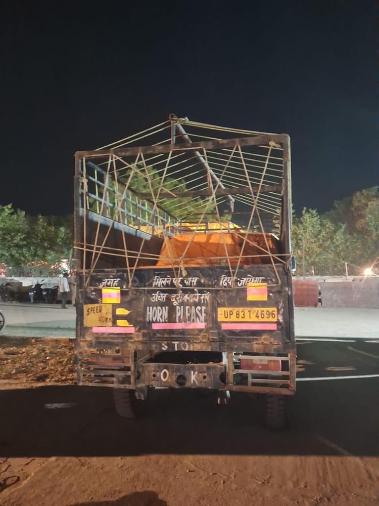 Lok Sabha Election 2024: जौनपुर में स्ट्रॉन्ग रूम के पास डीसीएम में मिली ईवीएम, डीएम ने कहा रिजर्व की मशीनें