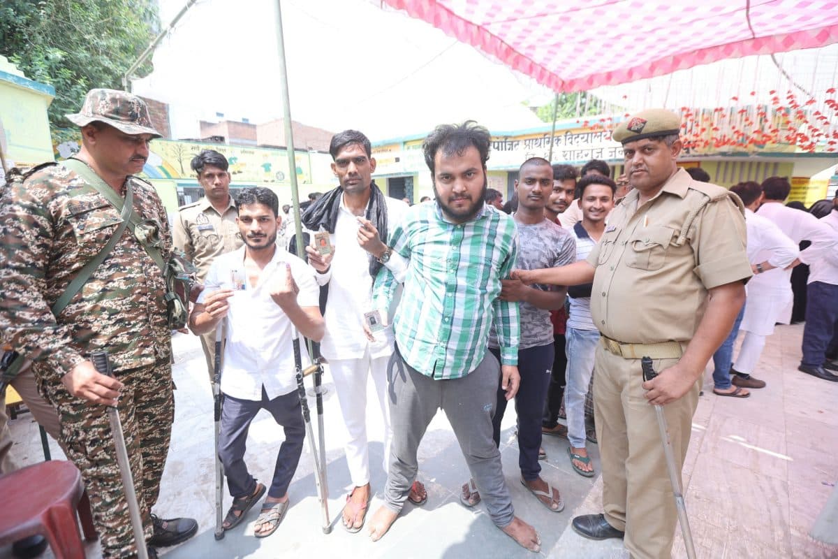 Lok Sabha Election 2024: यूपी में 6 बजे तक 54.02 प्रतिशत मतदान, कई दिग्गजों का भविष्य ईवीएम में बंद