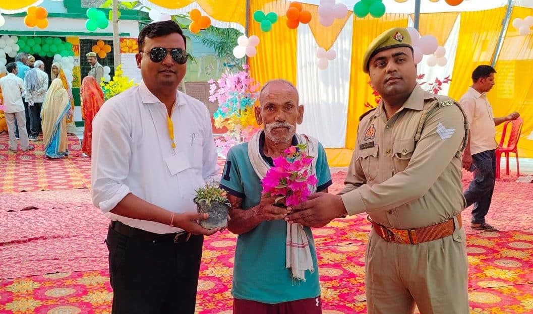 Lok Sabha Election 2024: रायबरेली में कई बूथ पर ईवीएम खराब, मोहनलालगंज में मतदान के लिए आधार कार्ड मान्य नहीं