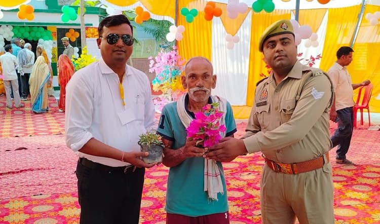 Lok Sabha Election 2024: रायबरेली में कई बूथ पर ईवीएम खराब, मोहनलालगंज में मतदान के लिए आधार कार्ड मान्य नहीं