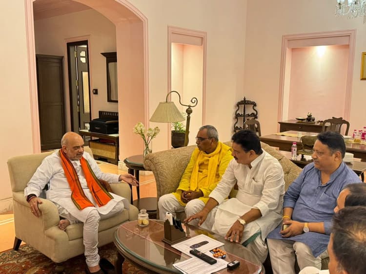 Ballia News: बलिया में सपा को बड़ा झटका, नारद राय ने पार्टी छोड़ी, बीजेपी को समर्थन