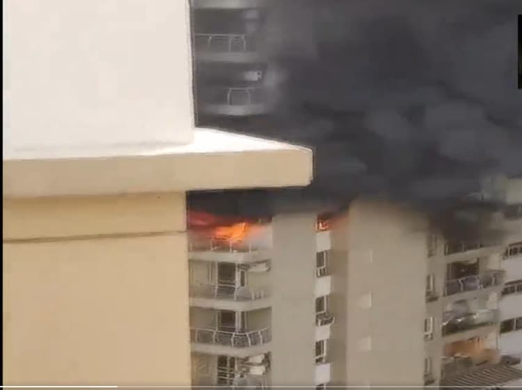 Noida Fire: नोएडा सेक्टर 100 में मल्टीस्टोरी बिल्डिंग में एसी फटने से लगी आग, कई फ्लैट चपेट में