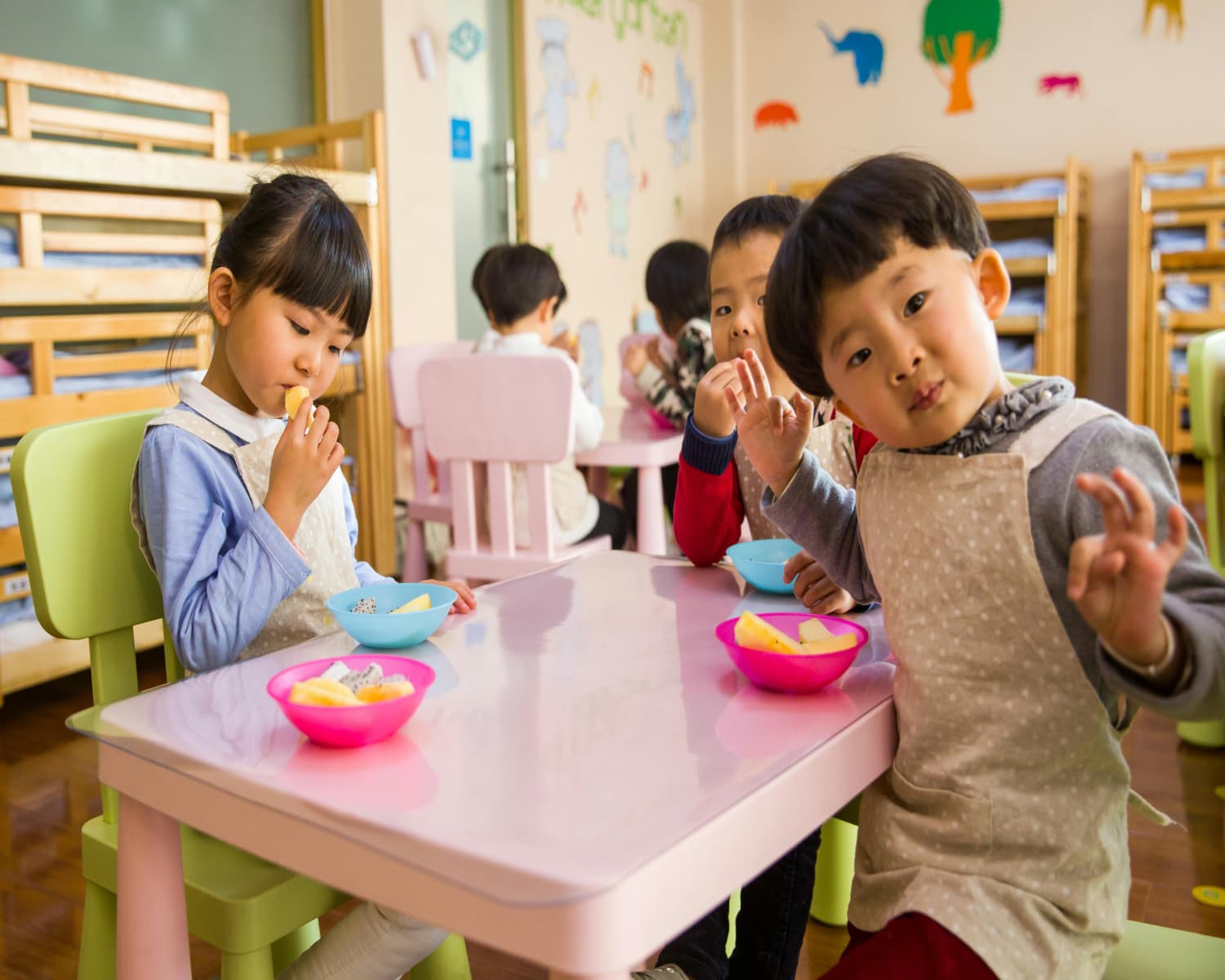 Parenting Tips: क्या चीनी आपके बच्चों को बनाती है हाइपरएक्टिव? जानें