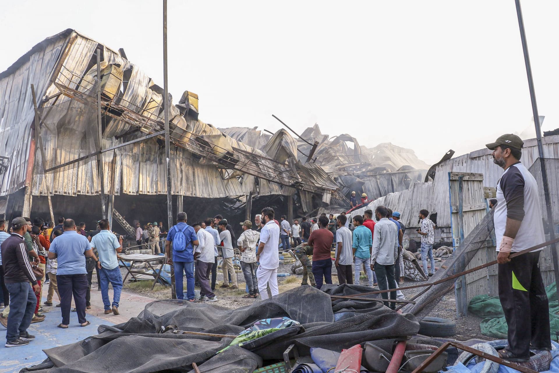 Rajkot Gaming Zone Fire: 27 लोगों की मौत पर एक्शन में गुजरात सरकार, 7 अधिकारी सस्पेंड