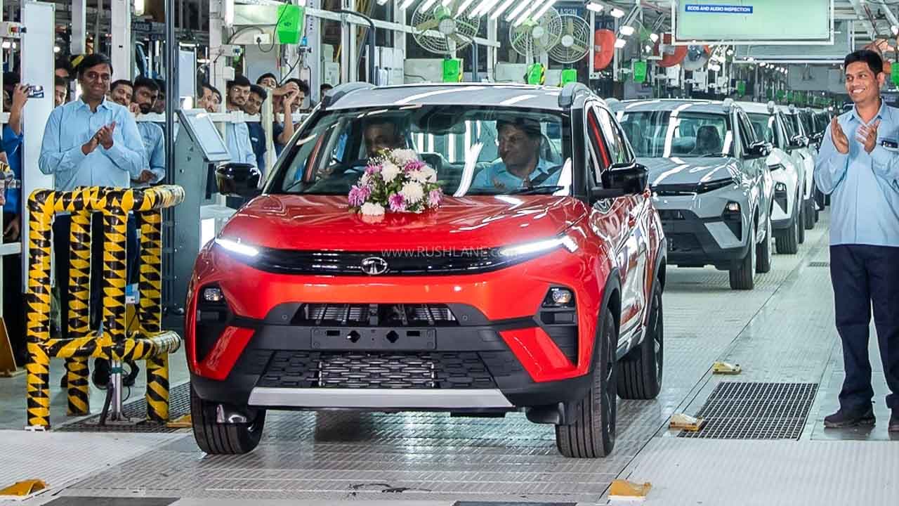 Video: कैसे बनती है TATA Nexon? टाटा के सानंद प्लांट का ये वीडियो देख आप रह जाएंगे दंग Video: कैसे बनती है TATA Nexon? टाटा के सानंद प्लांट का ये वीडियो देख आप रह जाएंगे दंग
