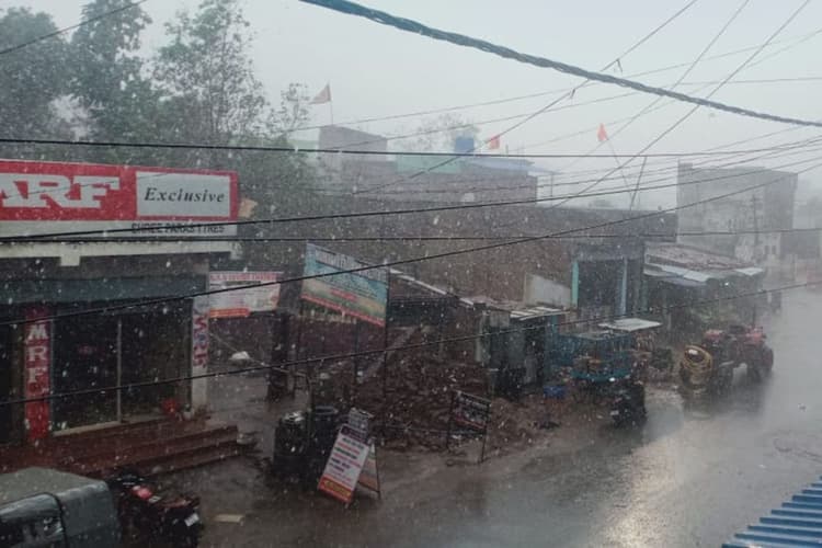 Jharkhand Weather: झारखंड में बदला मौसम, झमाझम बारिश, 29 मई तक तेज हवाओं के साथ वज्रपात की आशंका, येलो अलर्ट जारी