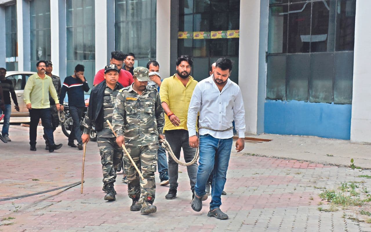 एक्स्ट्रीम बार मर्डर केस में डीजे सैंडी के हत्यारे अभिषेक के पिता व बार मालिक सहित 14 गिरफ्तार