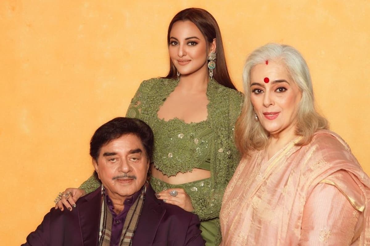 सोनाक्षी सिन्हा और जहीर इकबाल की शादी में शामिल होने पर पिता शत्रुघ्न ने तोड़ी चुप्पी, कहा- इससे तुम्हारा कोई… सोनाक्षी सिन्हा और जहीर इकबाल की शादी में शामिल होने पर पिता शत्रुघ्न ने तोड़ी चुप्पी, कहा- इससे तुम्हारा कोई…