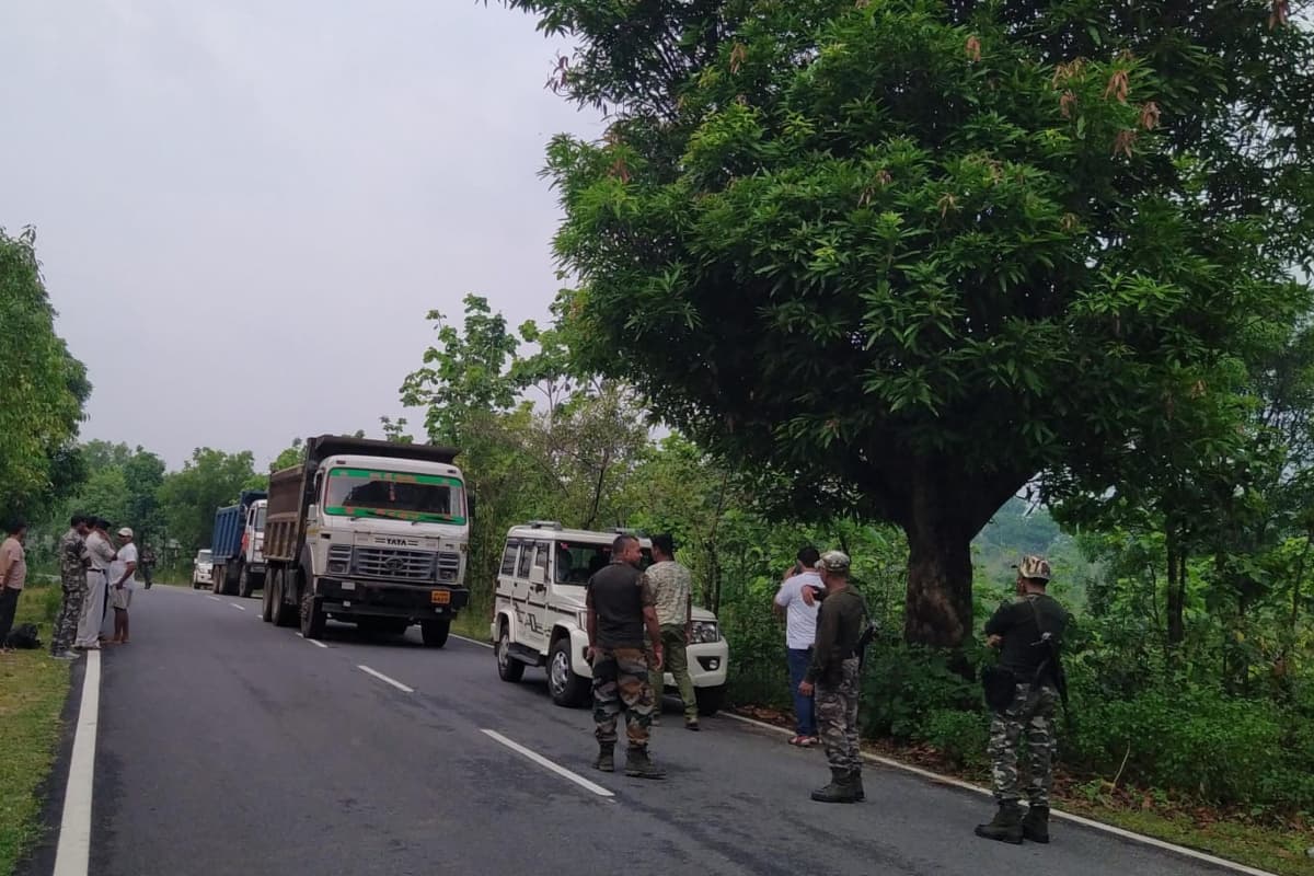 रांची : तमाड़ विधायक विकास मुंडा की पत्नी ने पीछा कर पकड़वाया अवैध बालू लदा हाईवा, पुलिस ने किए दो वाहन जब्त