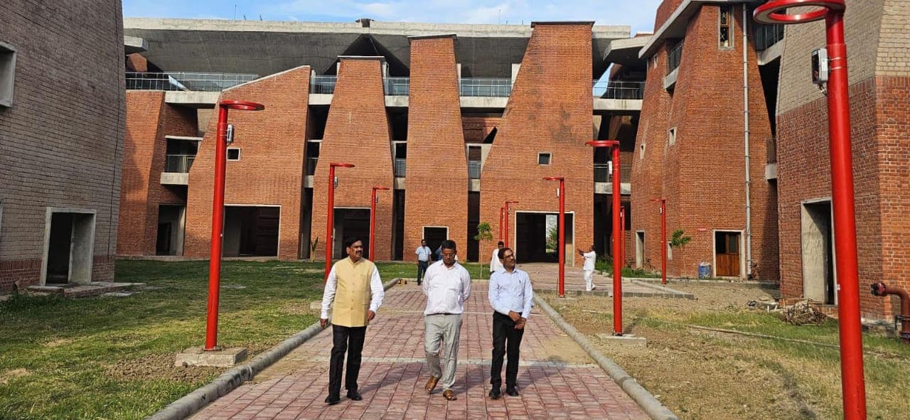 बीएयू के कुलपति ने किया नालंदा विश्वविद्यालय का दौरा, जानें शैक्षणिक सहयोग को लेकर क्या हुई बात