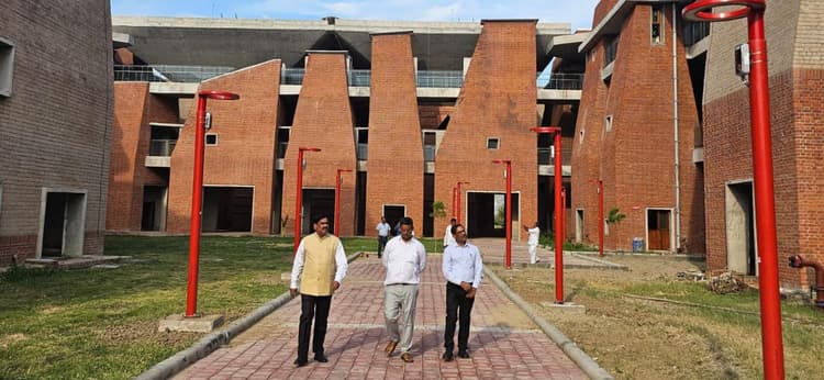 बीएयू के कुलपति ने किया नालंदा विश्वविद्यालय का दौरा, जानें शैक्षणिक सहयोग को लेकर क्या हुई बात