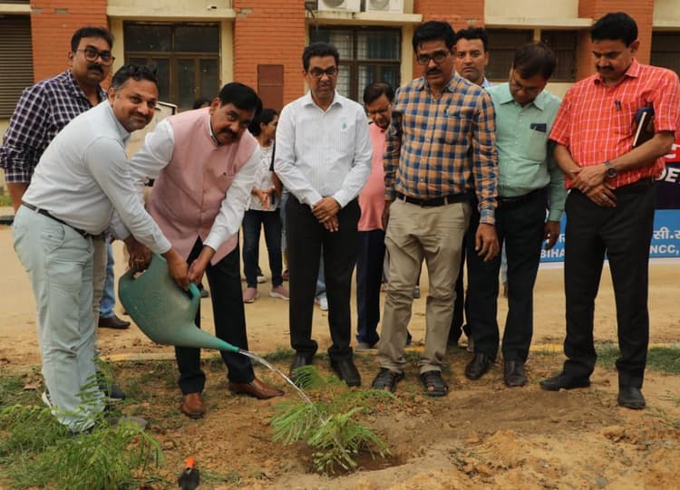 BAU में मनाया गया विश्व पर्यावरण दिवस, कुलपति बोले- पर्यावरण के प्रति लोगों को करें जागरूक