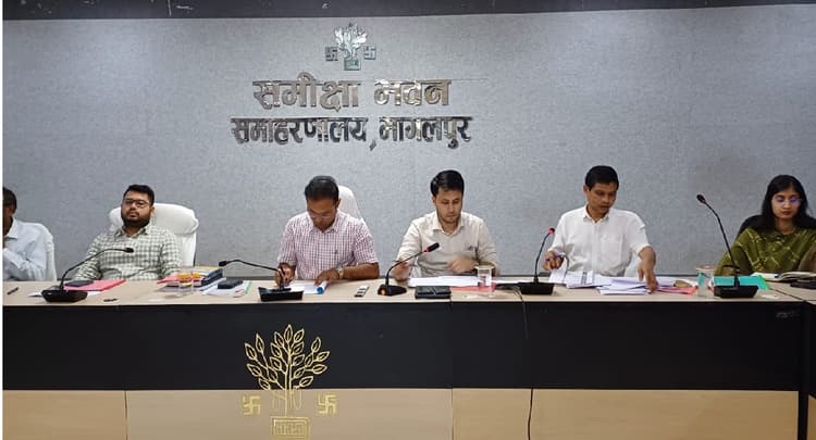 भागलपुर में संभावित बाढ़ की तैयारियों की समीक्षा, 145 चिह्नित राहत स्थलों की सफाई का निर्देश