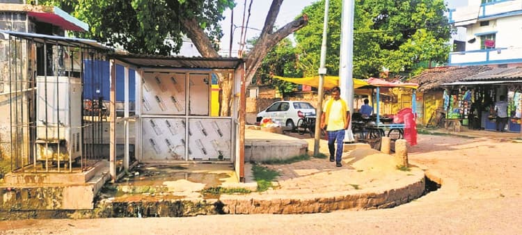 Munger News : रात में यात्रियों की सुरक्षा पर प्रश्नचिह्न, पुलिस सहायता केंद्र की बुनियाद भी गायब