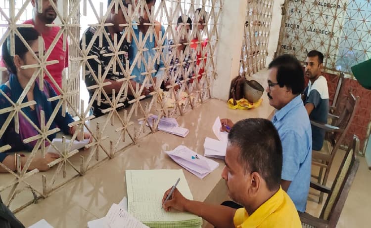 TMBU में मुफ्त मिलने वाले फॉर्म के लिए भी देना पड़ रहा पैसा, दलाल और कर्मचारियों की मिलीभगत से चल रहा खेल