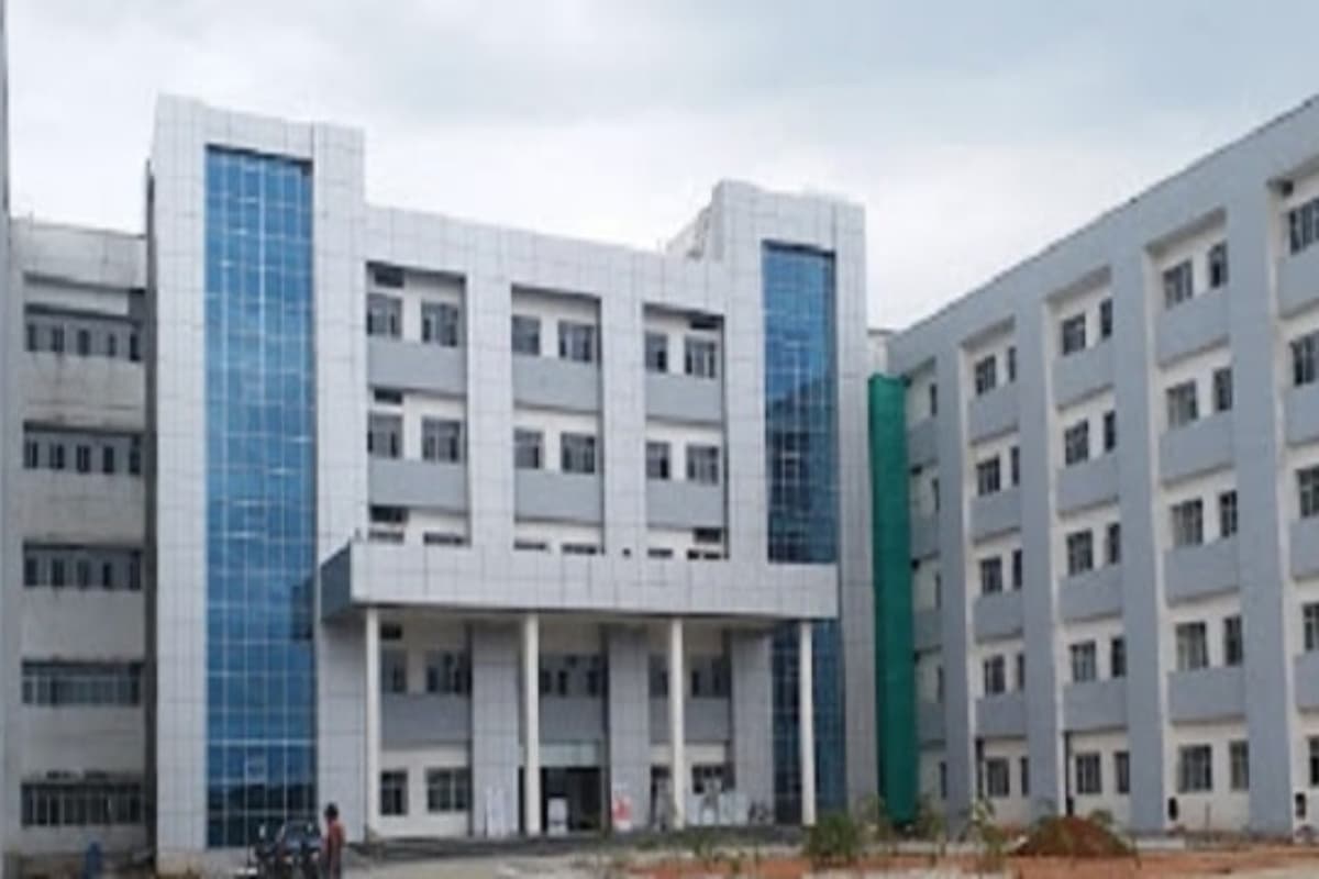 पलामू : मेडिकल कॉलेज के विद्यार्थी गंदा पानी पीने से हुए बीमार, आनन-फानन में बंद करवाया गया सप्लाई