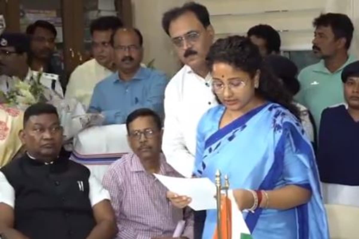 झारखंड : गांडेय से नवनिर्वाचित विधायक कल्पना सोरेन ने ली पद और गोपनीयता की शपथ