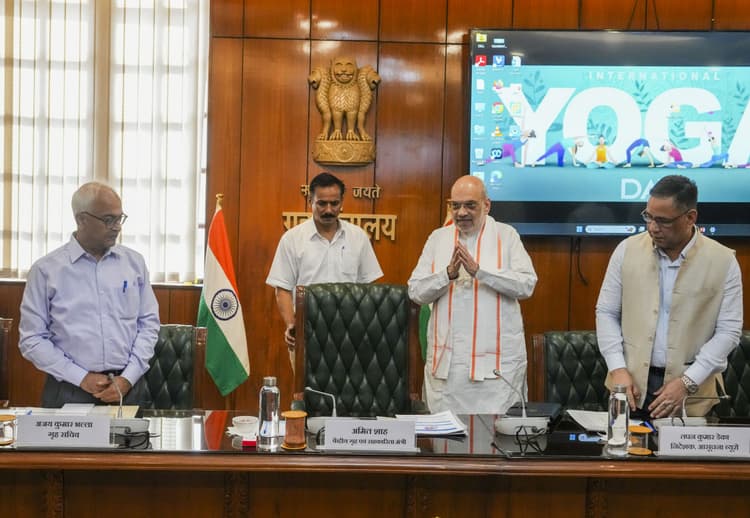 Amit Shah Meeting: मणिपुर हिंसा पर एक्शन की तैयारी, गृह मंत्री अमित शाह ने की बड़ी बैठक