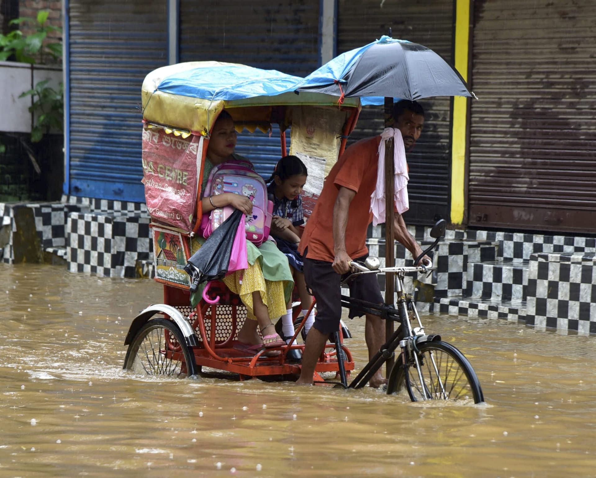 Weather Forecast: दिल्ली को नहीं मिलेगी अभी गर्मी से राहत, इन राज्यों में होगी बारिश, जानें आज कैसा रहेगा मौसम