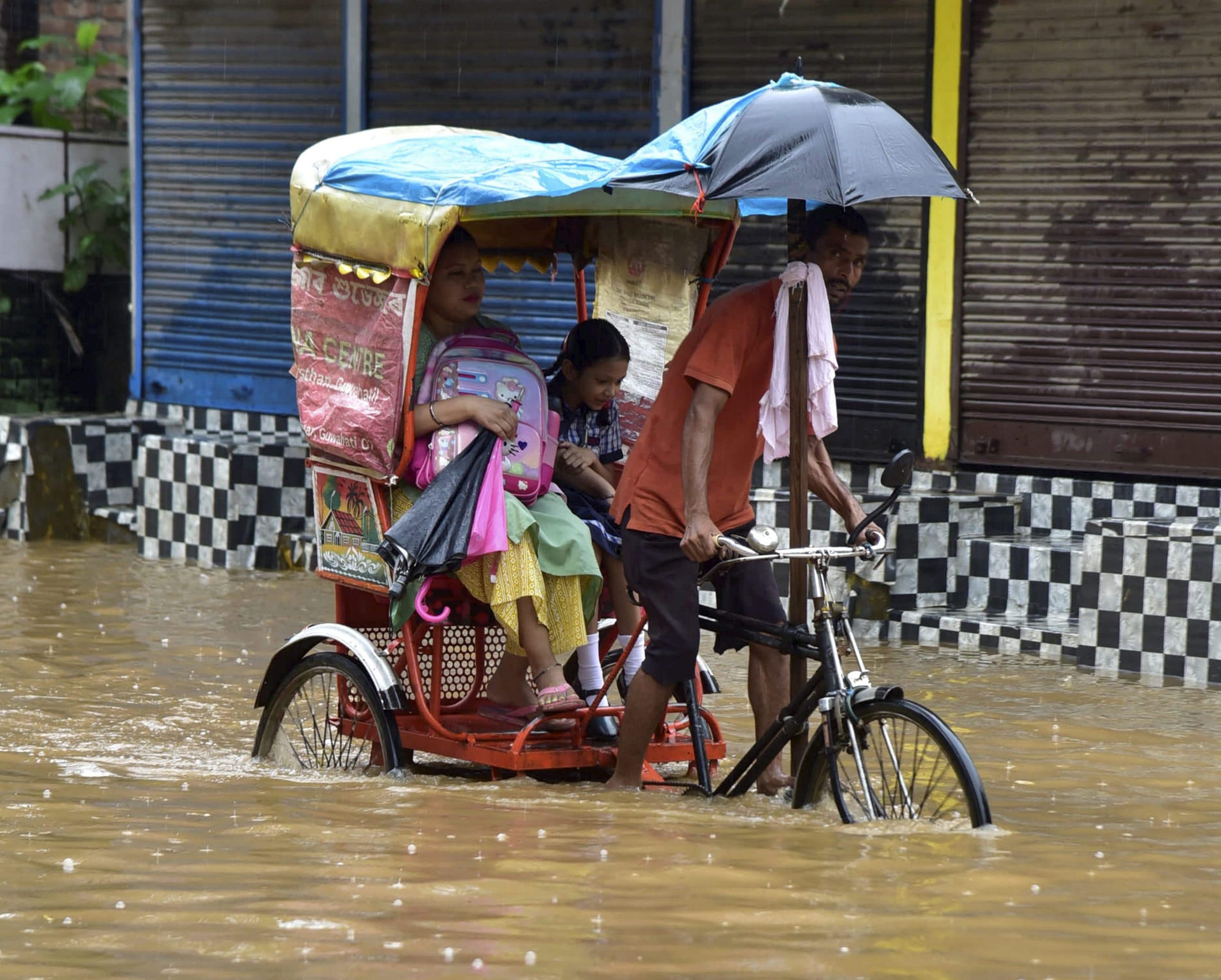 Weather Forecast: दिल्ली को नहीं मिलेगी अभी गर्मी से राहत, इन राज्यों में होगी बारिश, जानें आज कैसा रहेगा मौसम