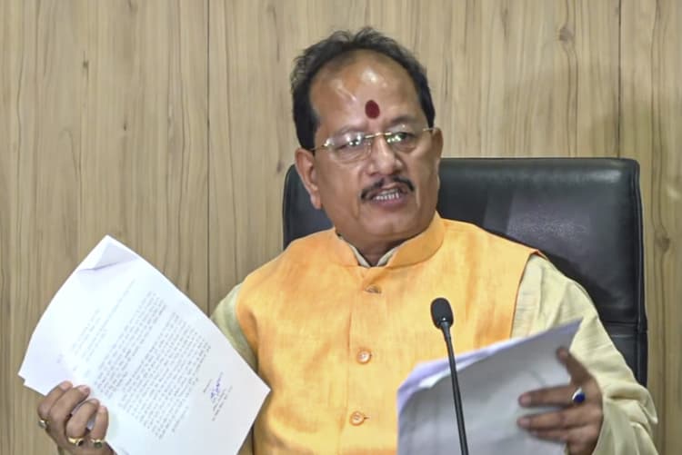 थाना में बैठकर थानेदार साहेब कर रहे थे सेटिंग, डिप्टी CM के आदेश पर SSP ने लिया बड़ा ऐक्शन