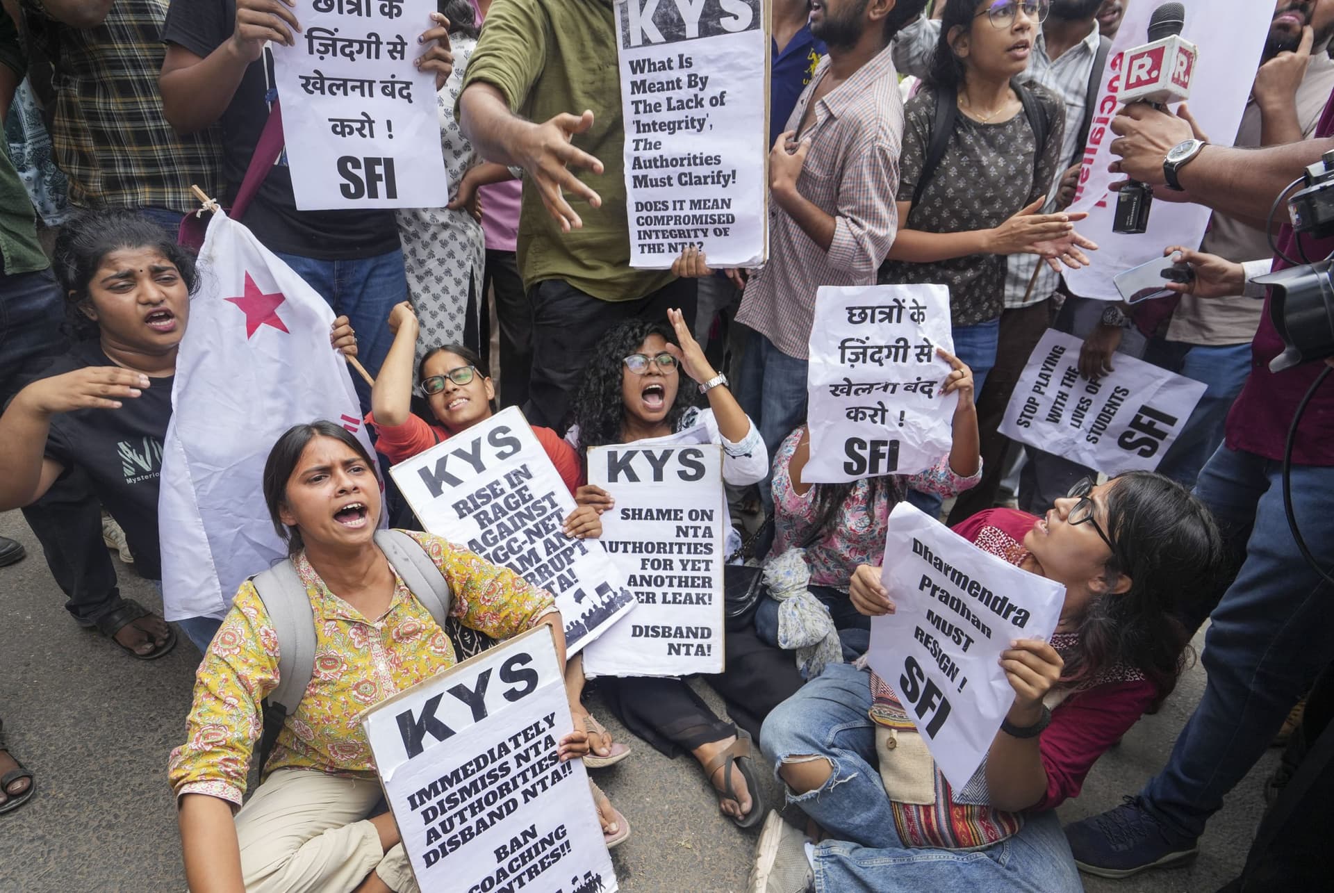 अब पेपर लीक करने पर जाना होगा जेल, 1 करोड़ रुपये तक जुर्माना, एंटी-पेपर लीक कानून हुआ लागू