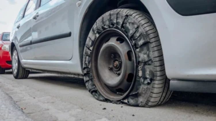 Car Tips: भीषण गर्मी में फट रहे वाहनों के टायर, सेफ्टी के लिए करें ये उपाय