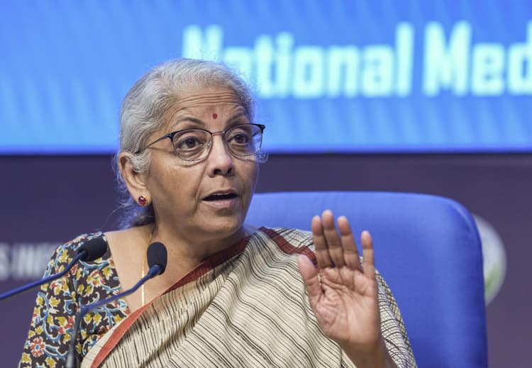 GST Council Meeting: प्लेटफॉर्म टिकट GST के दायरे से बाहर, दूध के डिब्बों पर 12 फीसदी जीएसटी, वित्त मंत्री ने की बड़ी घोषणाएं